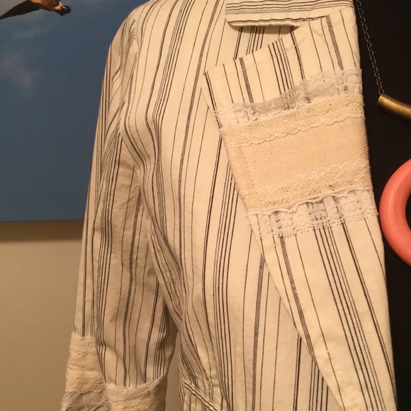 Unique Lace & Stripe Blazer 🎩🧡 - Picture 6 of 8